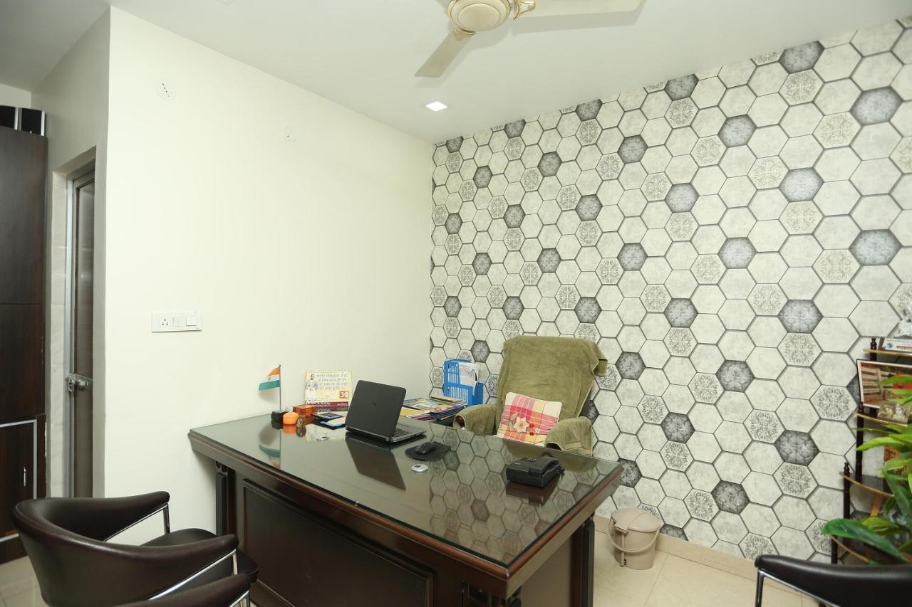 Oyo Flagship 17204 Vrindawan Galaxy Hotell Kanpur Exteriör bild