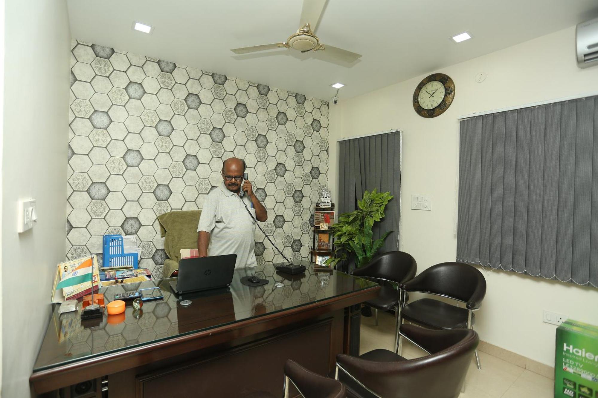 Oyo Flagship 17204 Vrindawan Galaxy Hotell Kanpur Exteriör bild