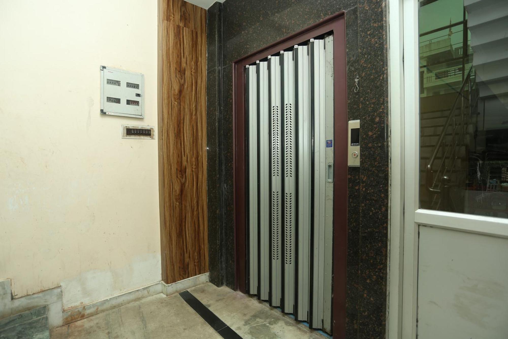 Oyo Flagship 17204 Vrindawan Galaxy Hotell Kanpur Exteriör bild